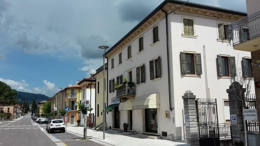 Aurora Appartamenti - A 150M Dall Ospedale Sacro Cuore Negrar Buitenkant foto